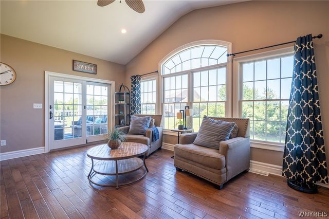 5670 Meadowglen Drive, Clarence, NY 14032