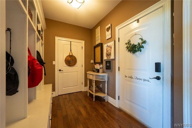 5670 Meadowglen Drive, Clarence, NY 14032