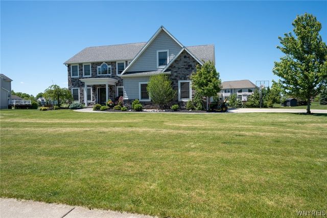 5670 Meadowglen Drive, Clarence, NY 14032