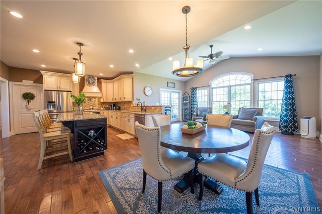 5670 Meadowglen Drive, Clarence, NY 14032