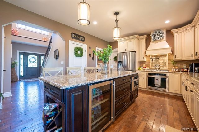 5670 Meadowglen Drive, Clarence, NY 14032