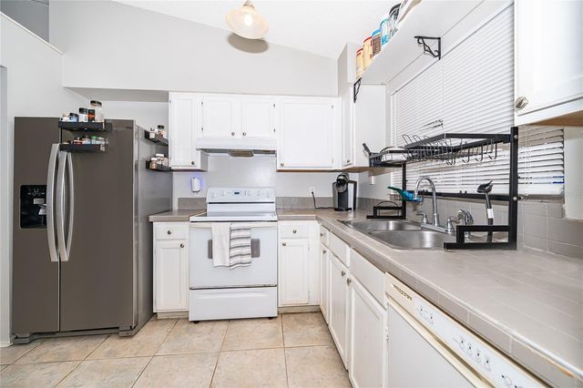 207 LAKE DRIVE, Orlando, FL 32835