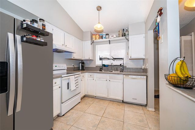 207 LAKE DRIVE, Orlando, FL 32835