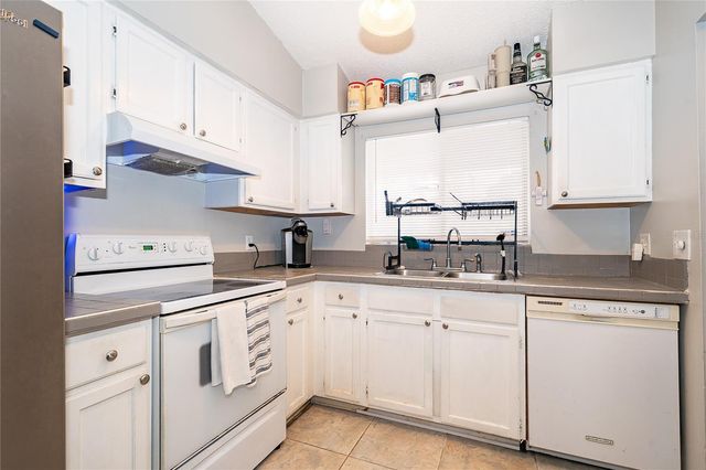 207 LAKE DRIVE, Orlando, FL 32835