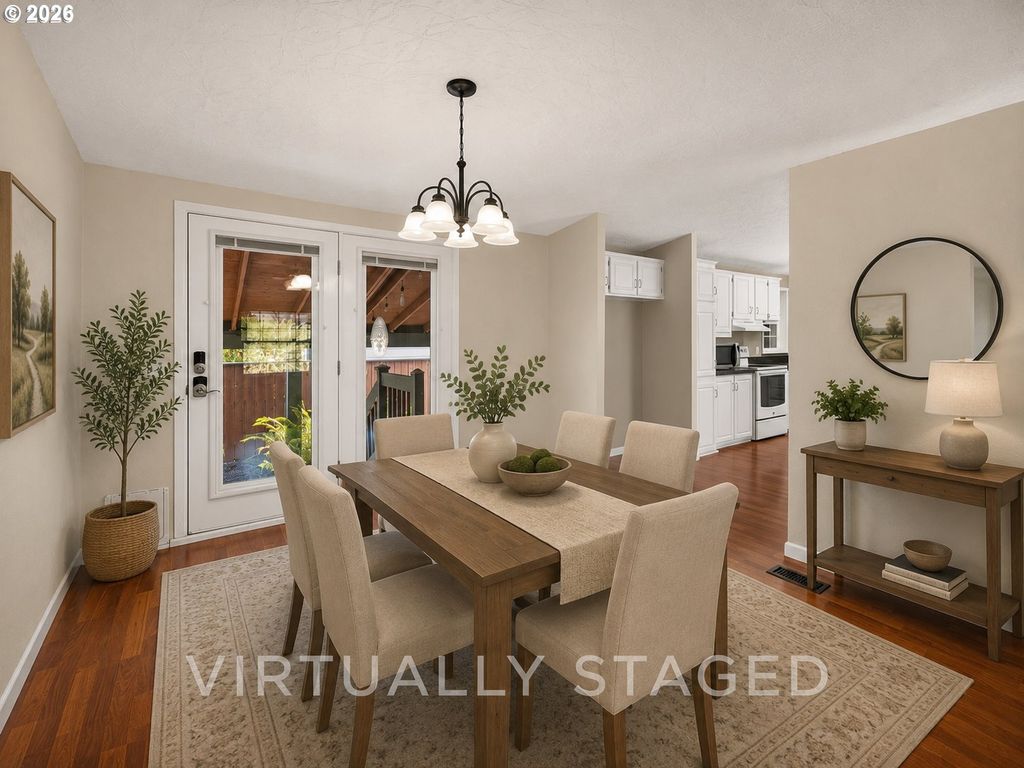 Image 10 of property listing at 1282 E 3RD St 60, Lafayette, OR 97127