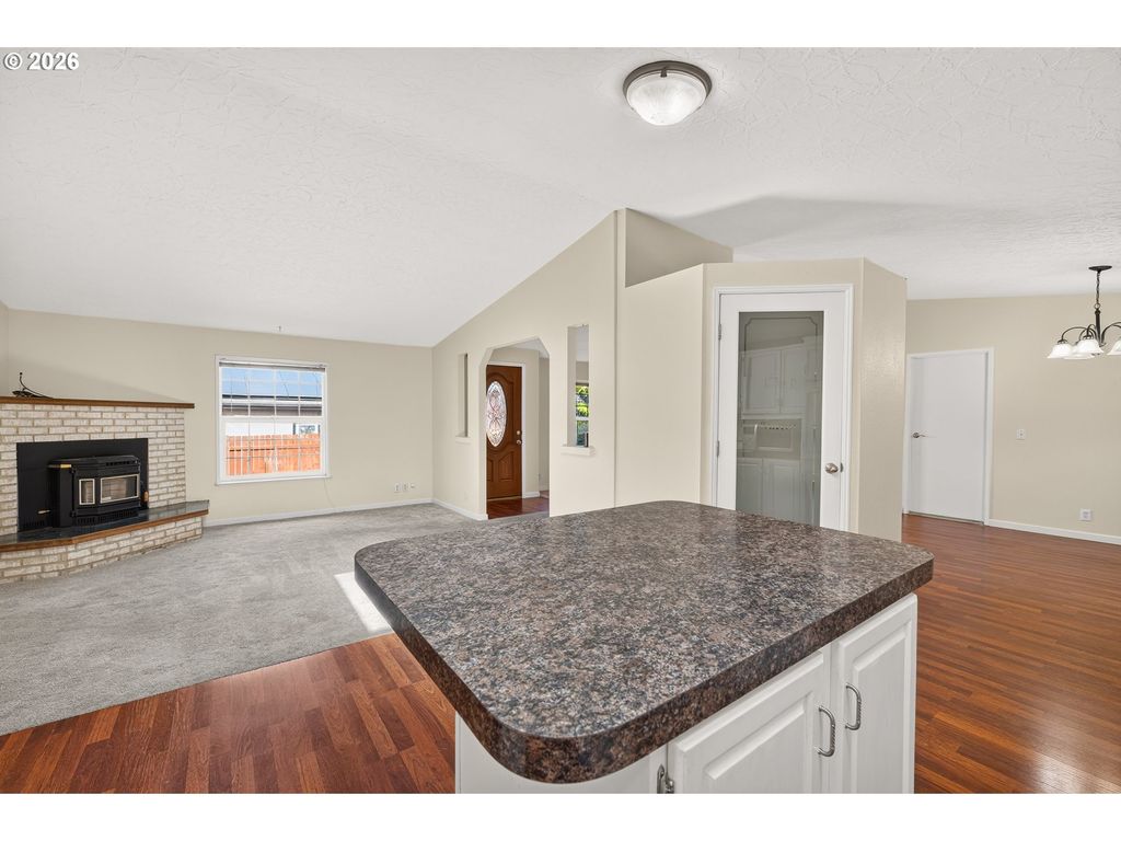 Image 16 of property listing at 1282 E 3RD St 60, Lafayette, OR 97127