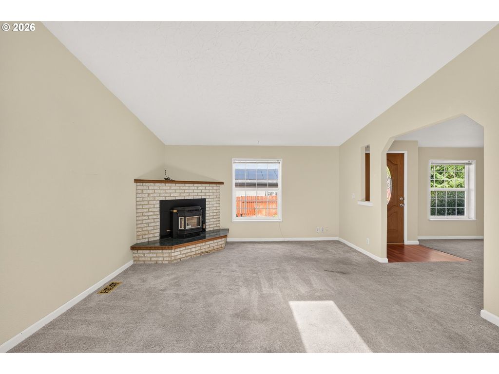 Image 18 of property listing at 1282 E 3RD St 60, Lafayette, OR 97127