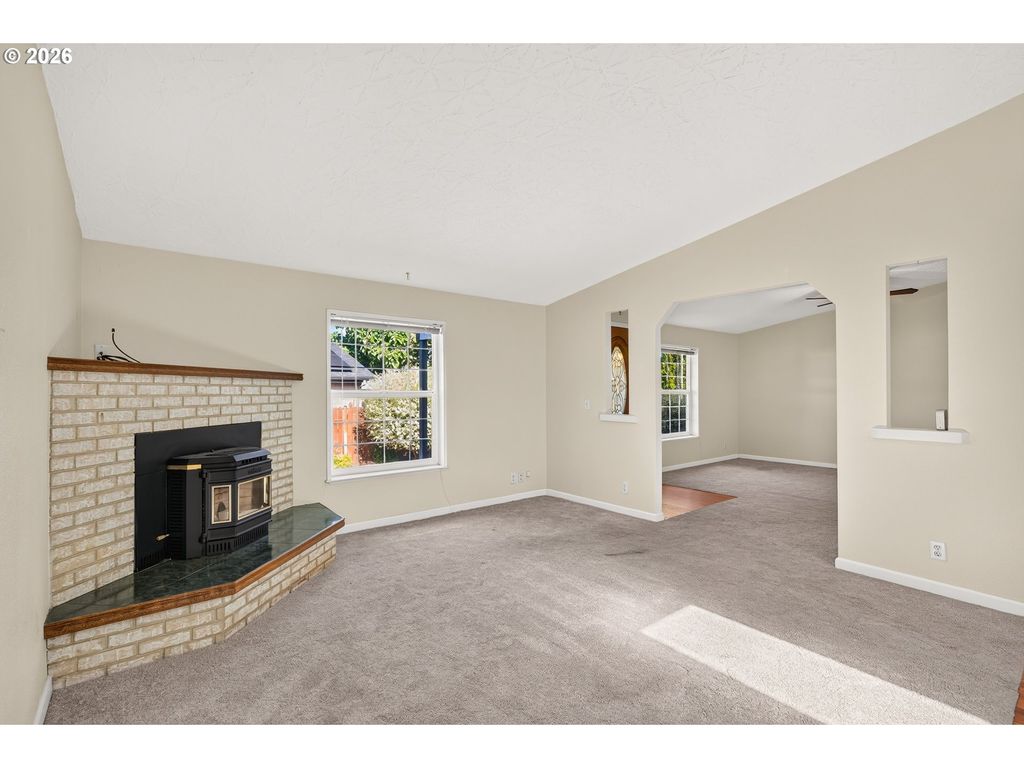 Image 19 of property listing at 1282 E 3RD St 60, Lafayette, OR 97127