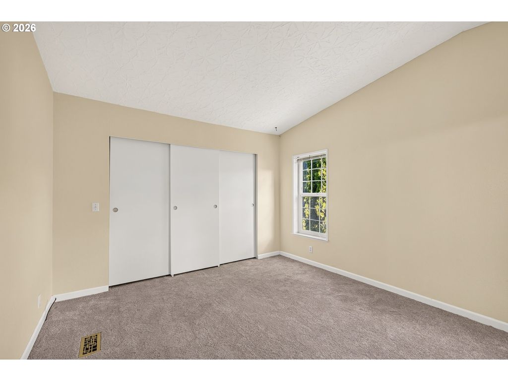 Image 26 of property listing at 1282 E 3RD St 60, Lafayette, OR 97127