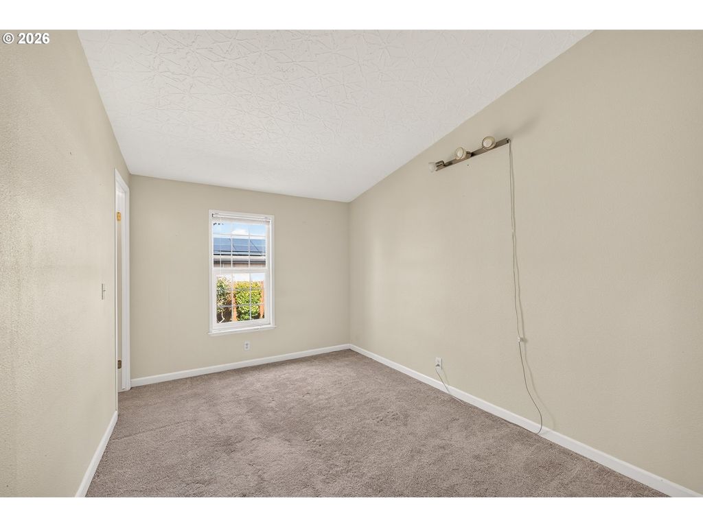 Image 28 of property listing at 1282 E 3RD St 60, Lafayette, OR 97127