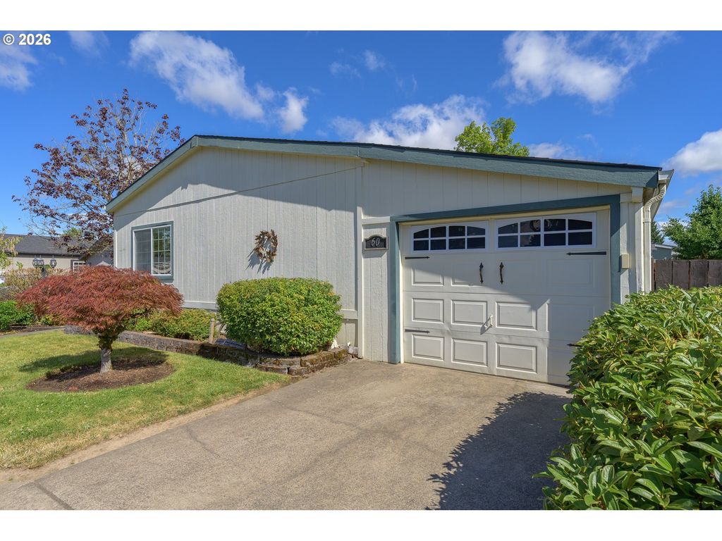 Image 3 of property listing at 1282 E 3RD St 60, Lafayette, OR 97127