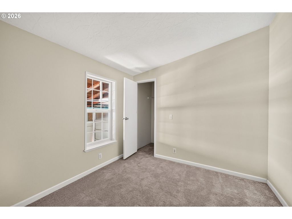 Image 30 of property listing at 1282 E 3RD St 60, Lafayette, OR 97127