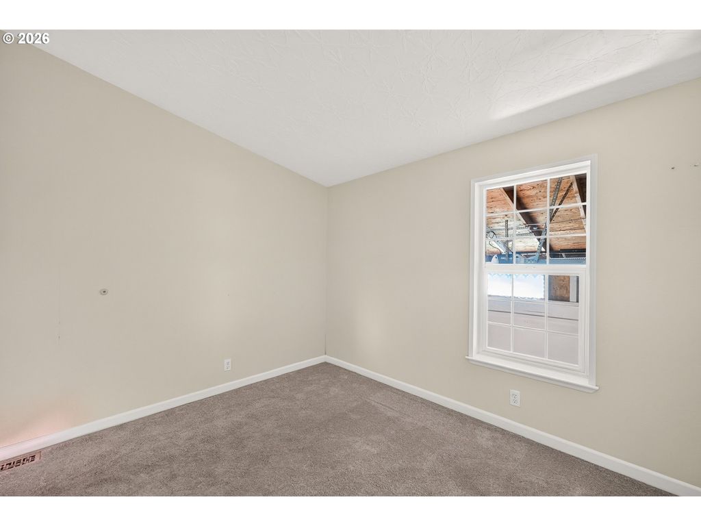 Image 31 of property listing at 1282 E 3RD St 60, Lafayette, OR 97127