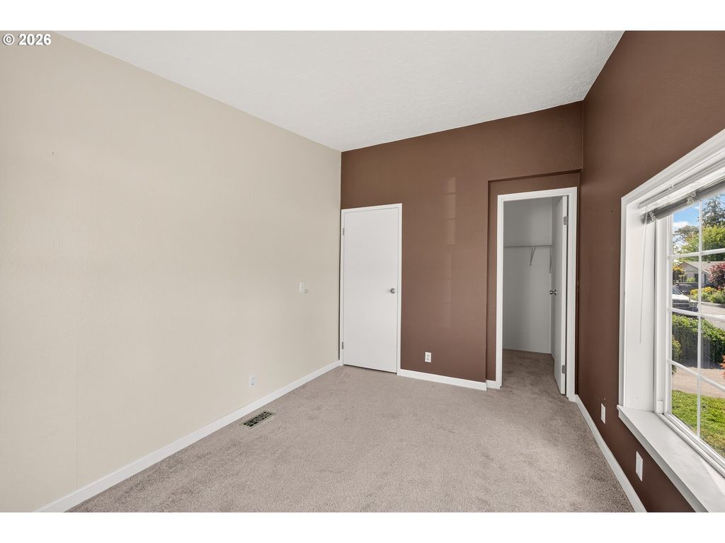 Image 33 of property listing at 1282 E 3RD St 60, Lafayette, OR 97127