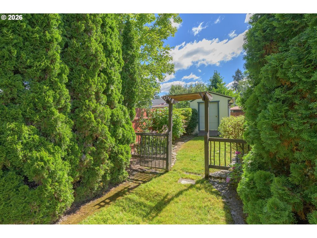 Image 37 of property listing at 1282 E 3RD St 60, Lafayette, OR 97127