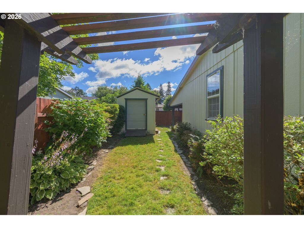 Image 38 of property listing at 1282 E 3RD St 60, Lafayette, OR 97127