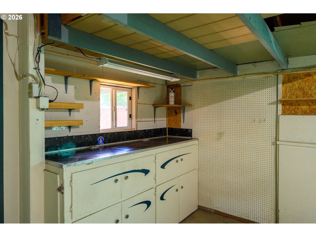 Image 43 of property listing at 1282 E 3RD St 60, Lafayette, OR 97127