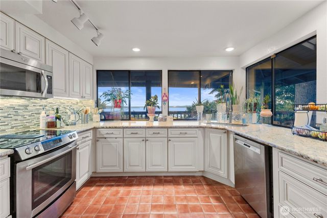 6329 Dash Point Boulevard NE, Tacoma, WA 98422