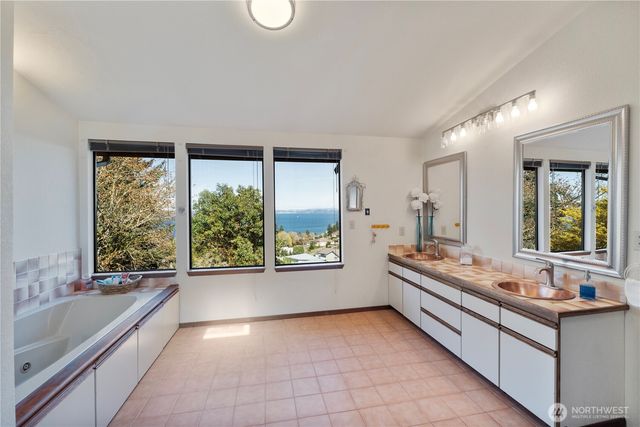 6329 Dash Point Boulevard NE, Tacoma, WA 98422