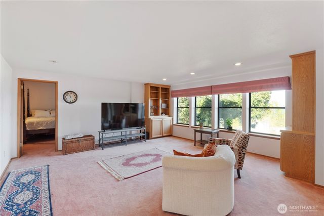 6329 Dash Point Boulevard NE, Tacoma, WA 98422