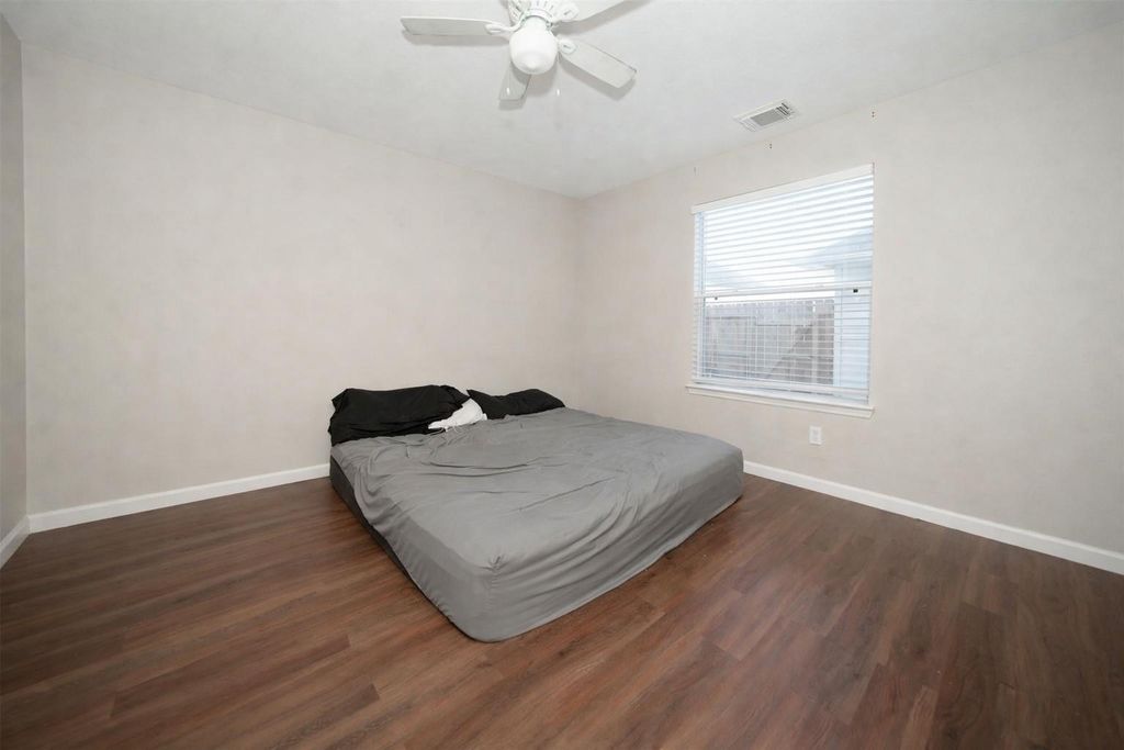 Image 11 of property listing at 6423 Austinville Drive, Katy, TX 77449