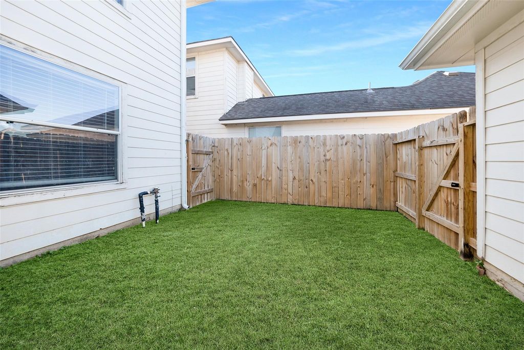 Image 17 of property listing at 6423 Austinville Drive, Katy, TX 77449