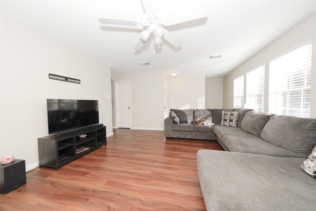 Image 2 of property listing at 6423 Austinville Drive, Katy, TX 77449