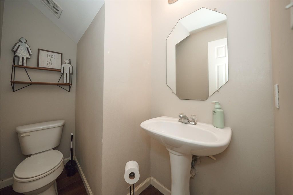 Image 9 of property listing at 6423 Austinville Drive, Katy, TX 77449