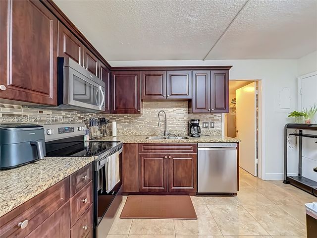 8740 Azalea Ct 102, Tamarac, FL 33321