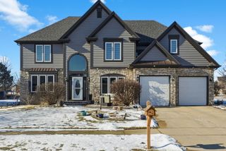 2700 Harlstone Drive, Aurora, IL 60502