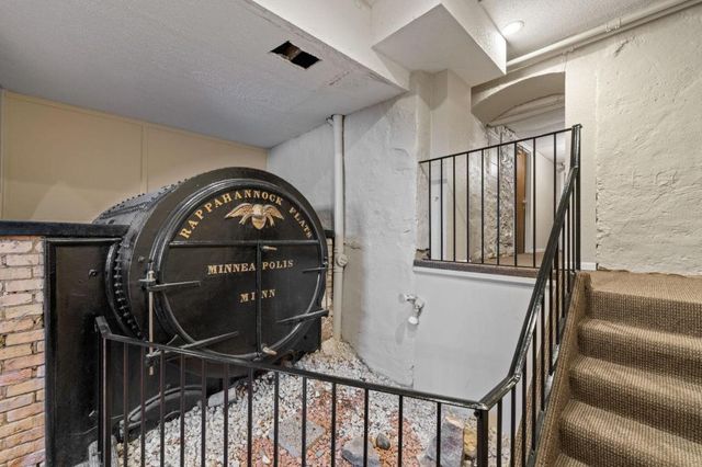 609 S 9th Street 8, Minneapolis, MN 55404