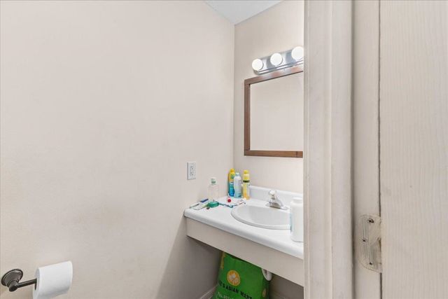 76 Ethan Allen Parkway, Burlington, VT 05408