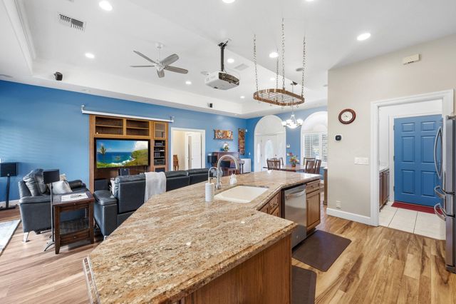 18 Areca Pl, Lahaina, HI 96761