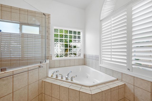 18 Areca Pl, Lahaina, HI 96761