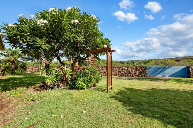 18 Areca Pl, Lahaina, HI 96761