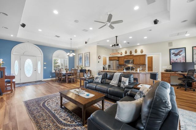 18 Areca Pl, Lahaina, HI 96761