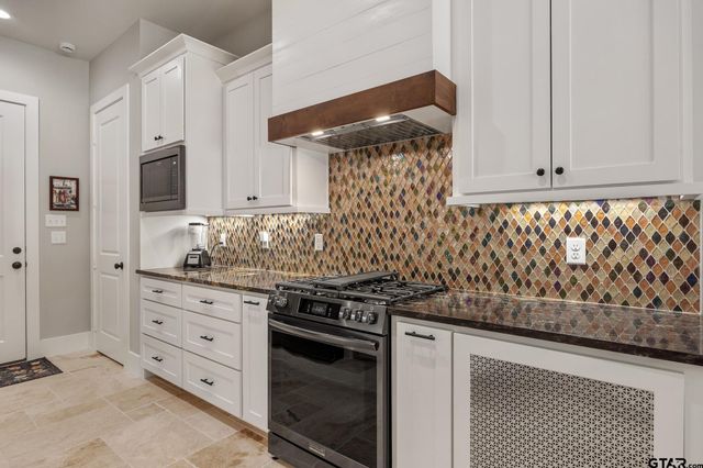 9276 Villas Ct, Tyler, TX 75703