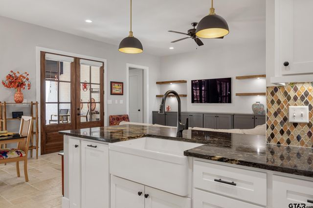 9276 Villas Ct, Tyler, TX 75703