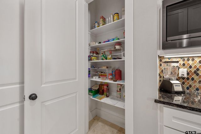 9276 Villas Ct, Tyler, TX 75703