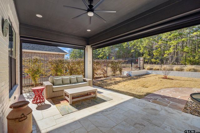 9276 Villas Ct, Tyler, TX 75703