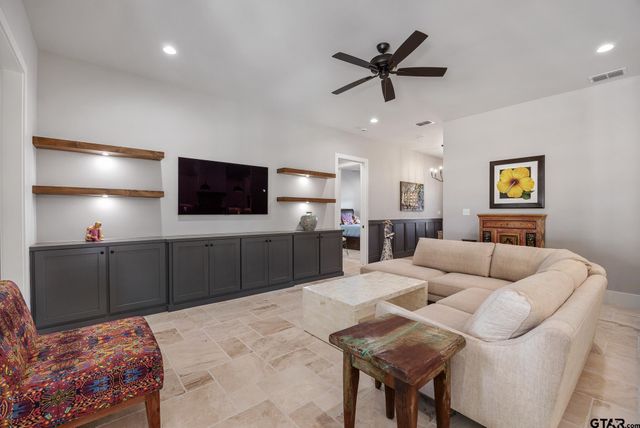 9276 Villas Ct, Tyler, TX 75703