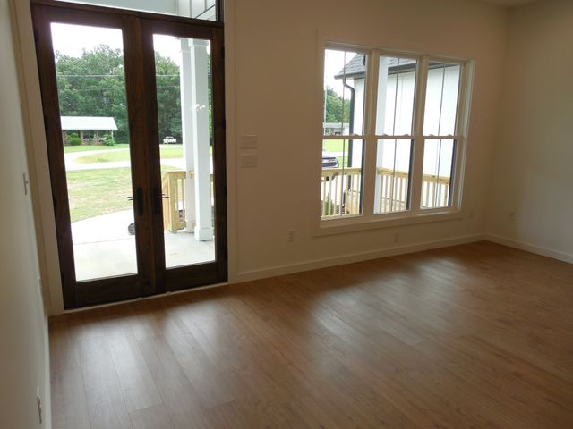 1064 Mulberry Street, Burns, TN 37029