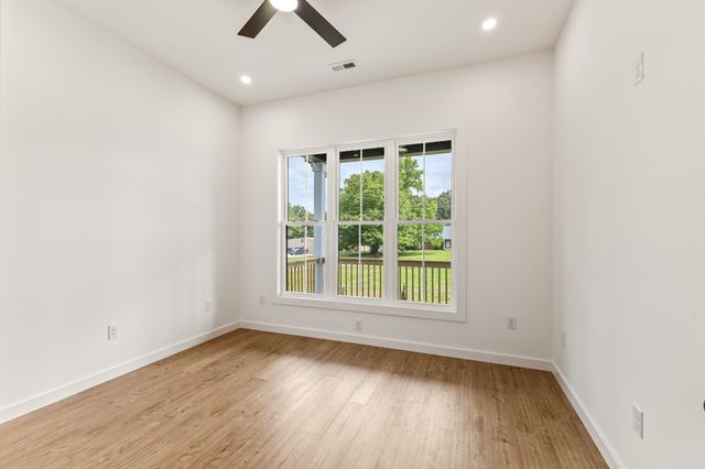 1064 Mulberry Street, Burns, TN 37029