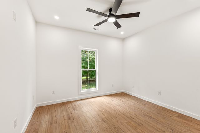 1064 Mulberry Street, Burns, TN 37029
