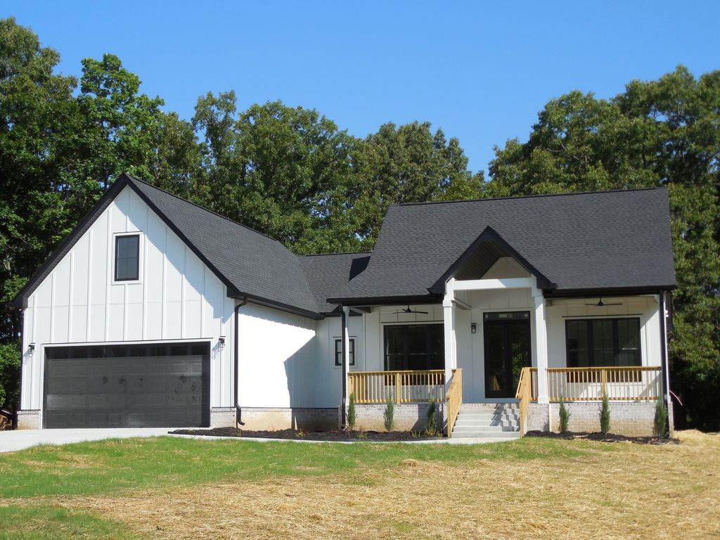 1064 Mulberry Street, Burns, TN 37029