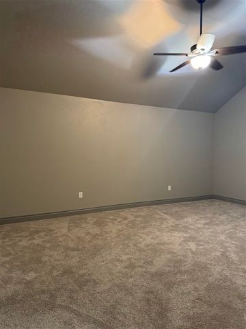 587 Spring Creek Rd, Lawton, OK 73505