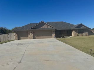 587 Spring Creek Rd, Lawton, OK 73505