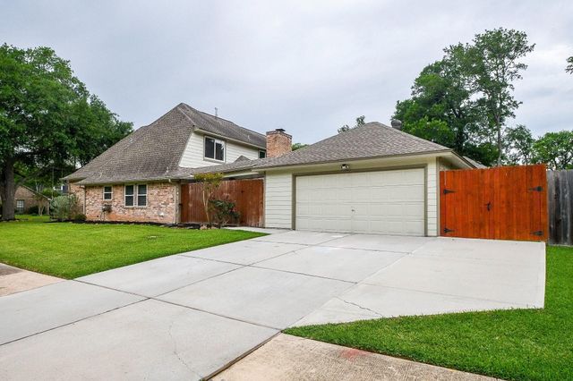 2107 Richmond Drive, Richmond, TX 77406