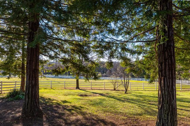 3310 Oak Creek Ct, Auburn, CA 95603