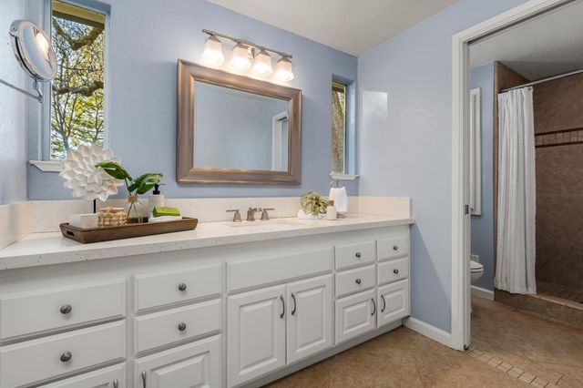 3310 Oak Creek Ct, Auburn, CA 95603